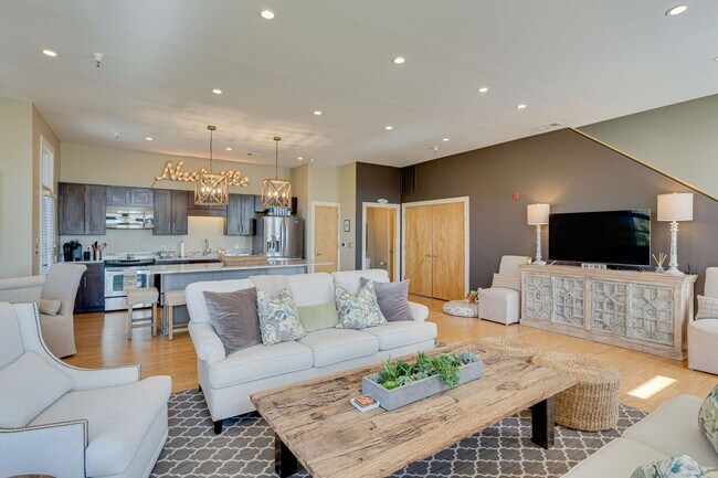 Building Photo - Stunning 3BR/2.5BA Condo in Prime Belmont/...