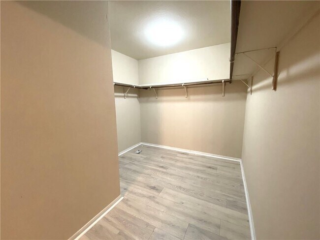 Building Photo - 215 Camellia Dr