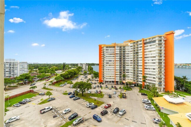Building Photo - 1351 NE Miami Gardens Dr