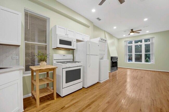 Building Photo - 1329 N Oakley Blvd