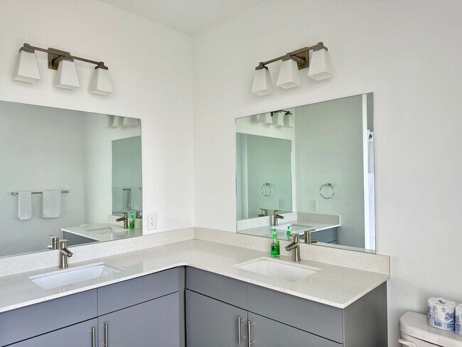 Building Photo - 542 Boulevard NE