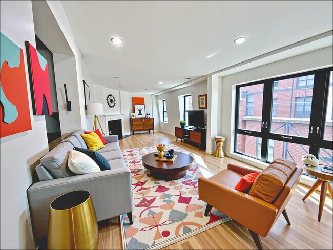 Building Photo - 1661-1663 Washington St. Unit 203