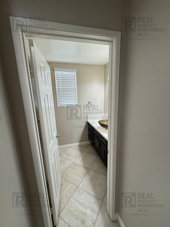 Building Photo - Gorgeous Murrieta Home with Main Floor Bedroom and Bathroom