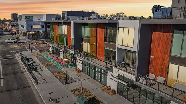 Building Photo - 2BR/2.5BA Condo in Central Ninth | Mountain Views, Solar & Walk to Everything