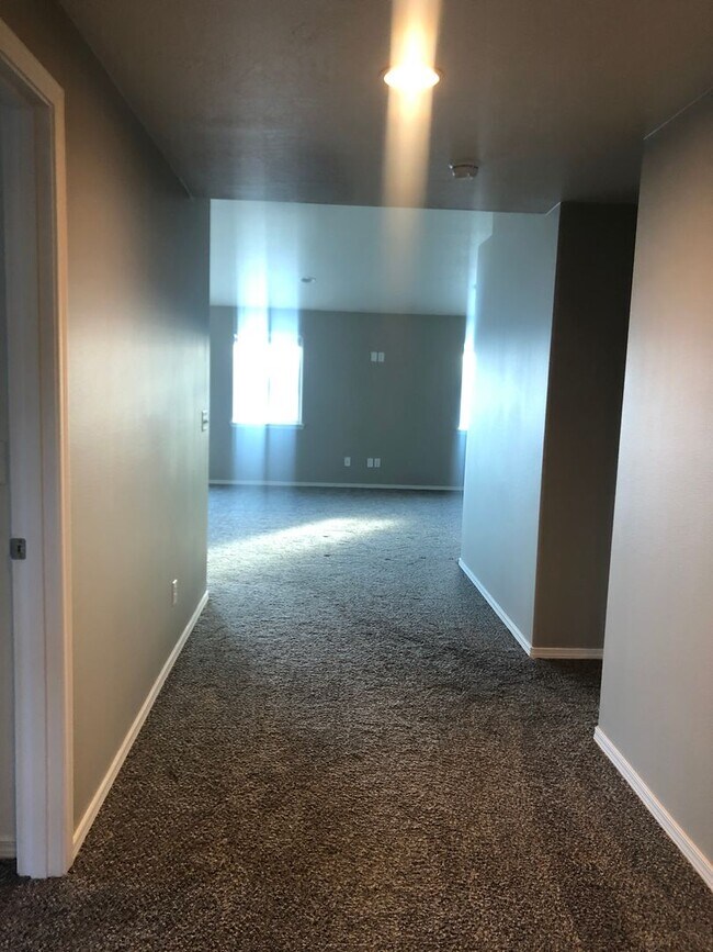 Building Photo - New Edgewood Home in Sagecrest Development!