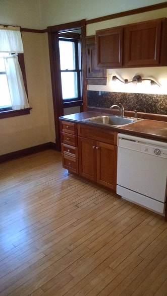 kitchen with dishwasher - 3408 N Downer Ave