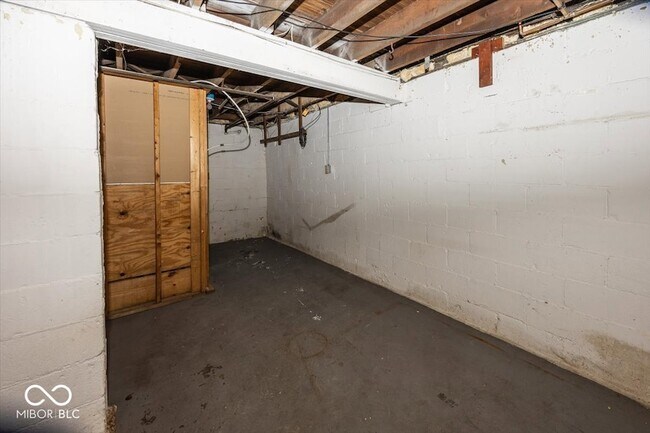 Building Photo - 6140 Winthrop Ave