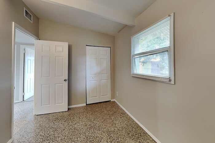 Building Photo - 1703 Carnegie Cir