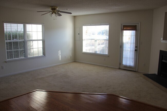 Building Photo - 148 River Walk Ct