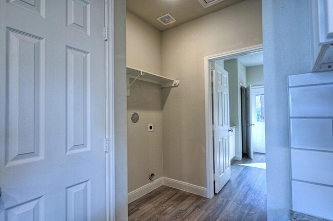 Building Photo - 9638 WARM Spgs