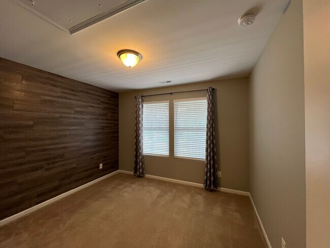 Building Photo - 2198 Laurens Dr