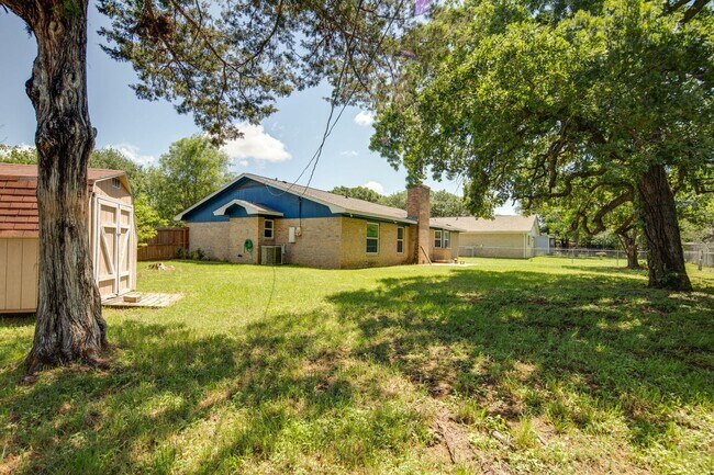 Building Photo - 3000 Longleaf Dr