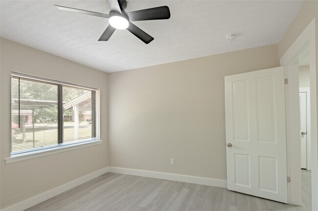 Building Photo - 1107 W Dogwood St