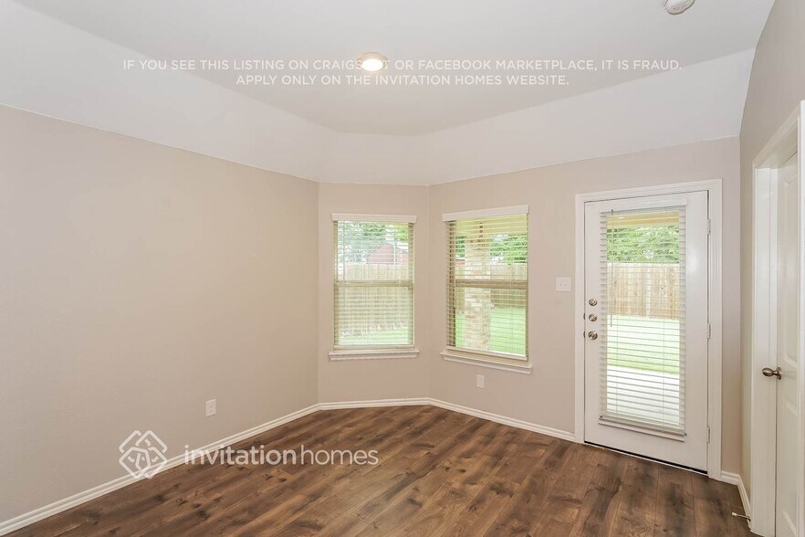 Building Photo - 1532 Woodlake Dr