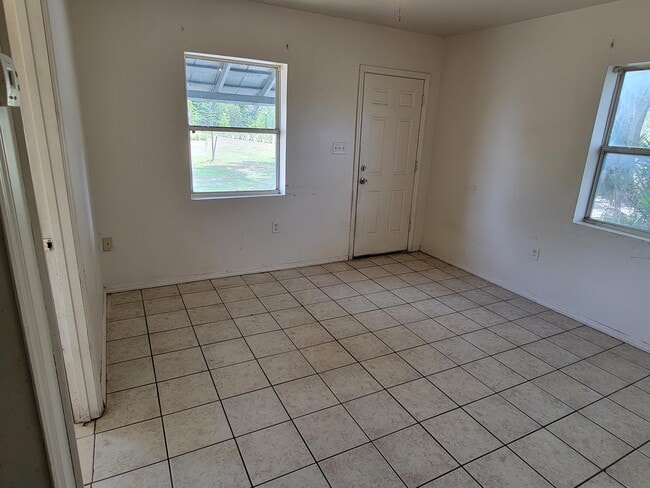 Building Photo - 307 E Magnolia St