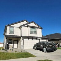 Building Photo - Available in Nov 2025 - Stunning 4-Bedroom...