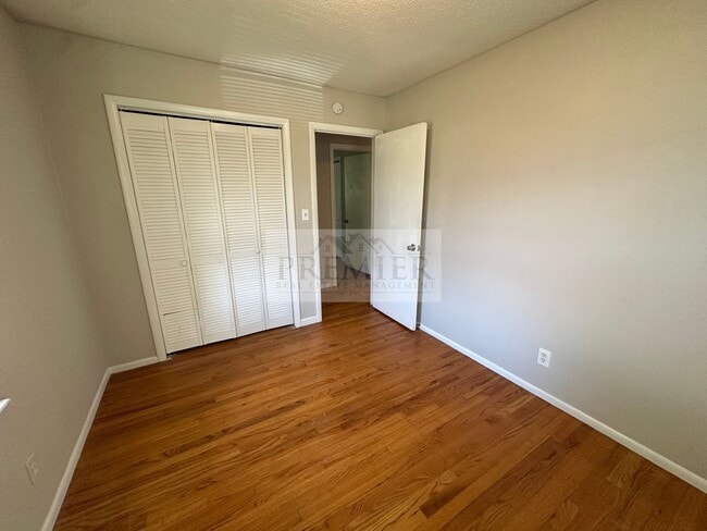 Building Photo - 8406 E 92 Pl