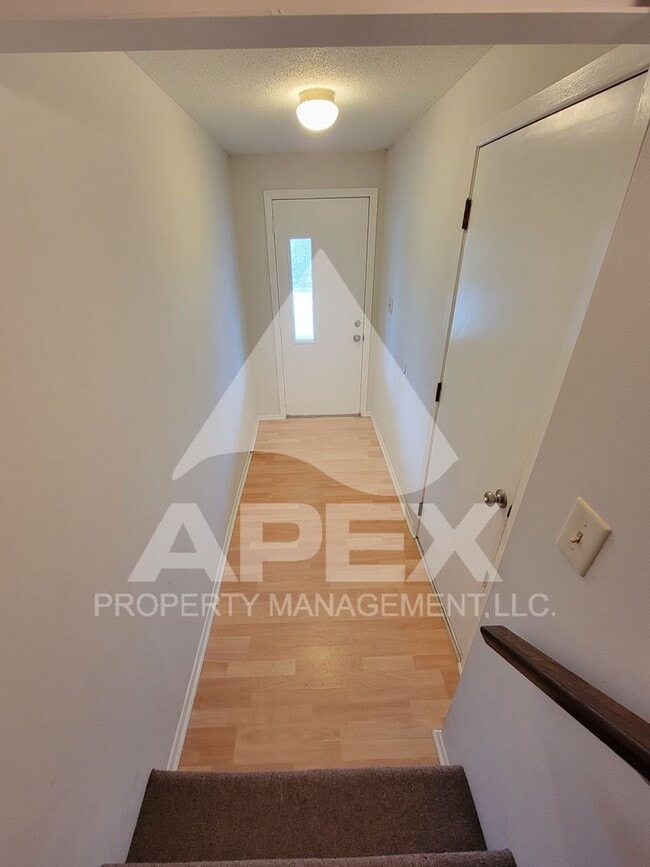 Building Photo - Beautiful 2Bd - 1.5 Bath Condo in West Kno...