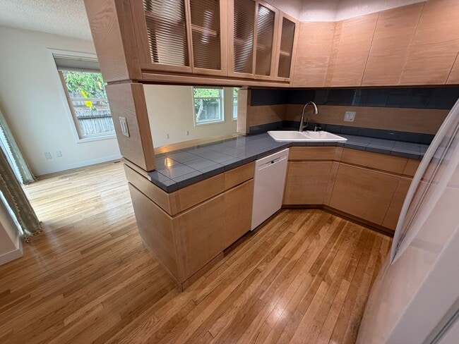 Building Photo - (969) Lance Way - 3 Bedroom / 2 Bath Home
