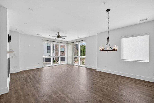 Building Photo - 1214 Chelsea Cir NW