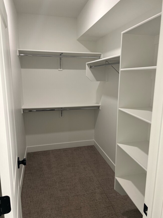 Building Photo - 5562 S Carnelian Pkwy