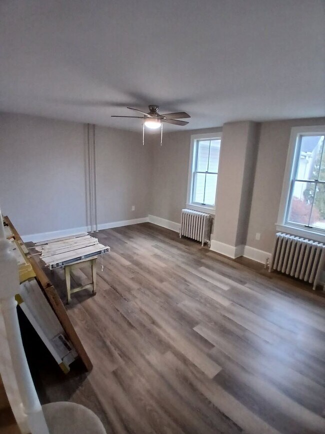 Building Photo - SPACIOUS RENOVATED FARMHOUSE AVAIL. FOR RENT!