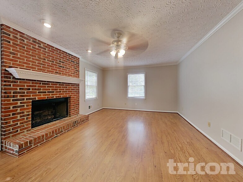 Building Photo - 1516 Maple Ridge Dr