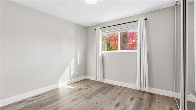 Building Photo - 1016 Woodglen Dr