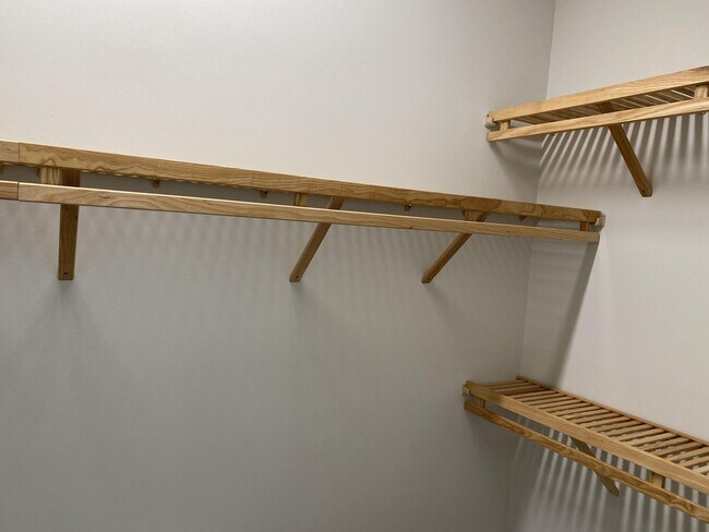 Building Photo - 4685 Estates Cir