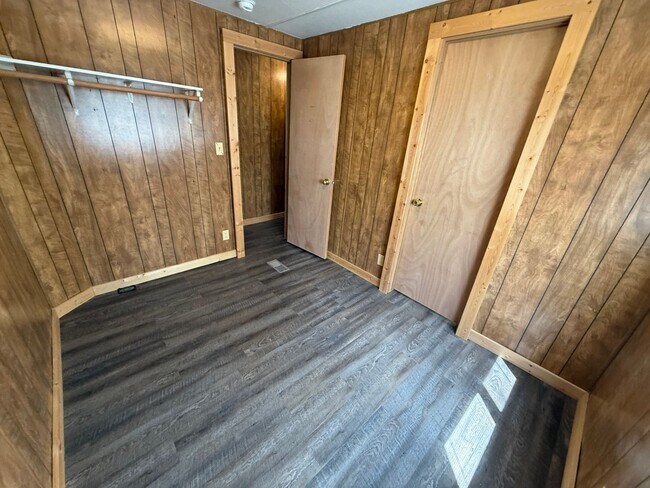 Building Photo - 3 Bed 2 Bath Updated Mobile Home with Fenced Yard and Storage Shed