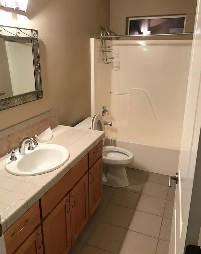 Building Photo - Home in NWX!!