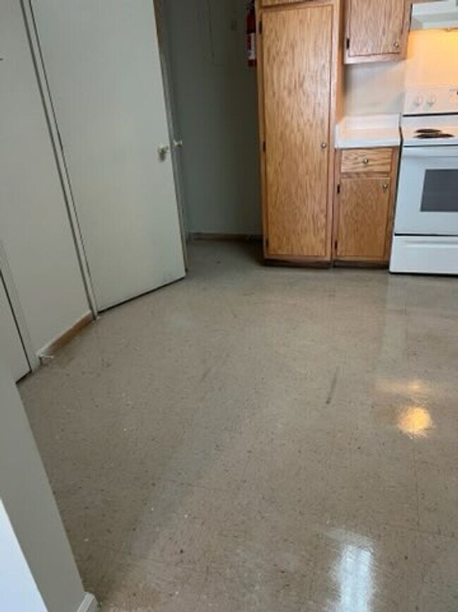 Building Photo - Monthly Paid Rent