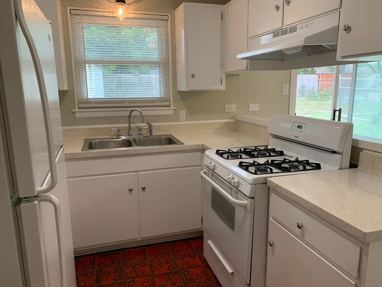 Building Photo - 3810 Warpath St