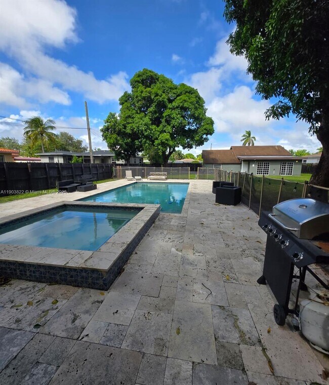 Building Photo - 2420 Jackson St