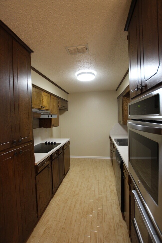 Building Photo - Coming Soon! Charming 3 Bedroom 2 Bath Home in Tyler!