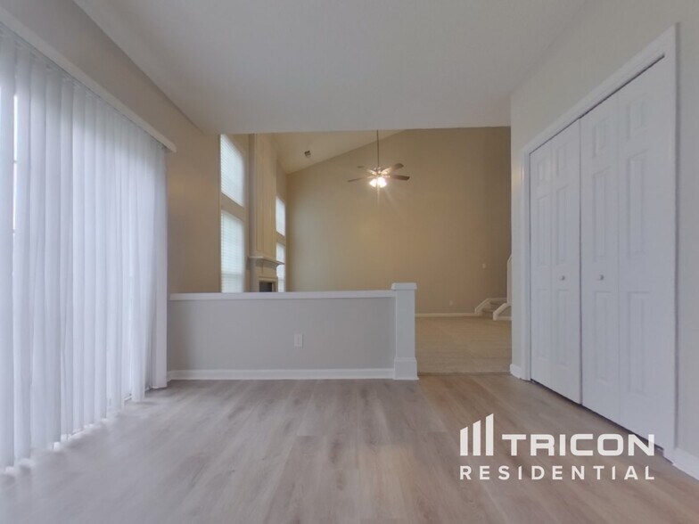 Building Photo - 2021 Maple Ridge Dr NW