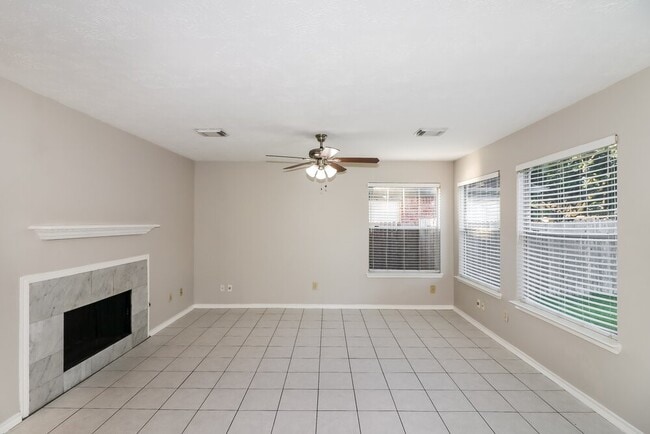 Building Photo - 8234 Worthington Dr