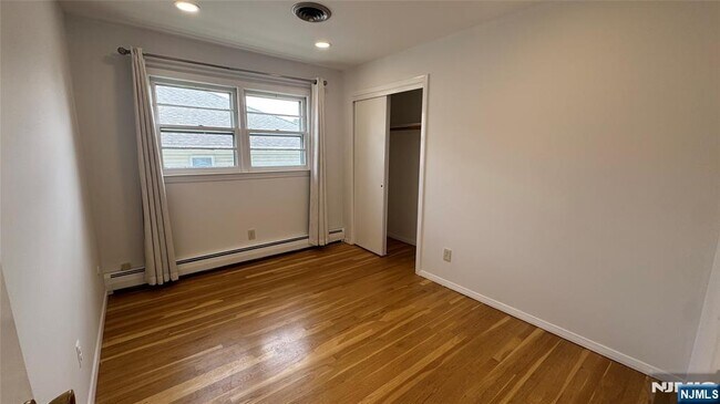 Building Photo - 566 Anderson