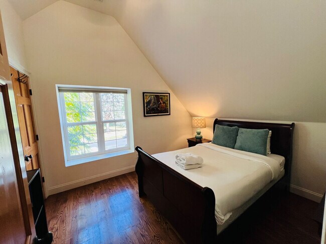 Building Photo - 3209 W Fairview Pl