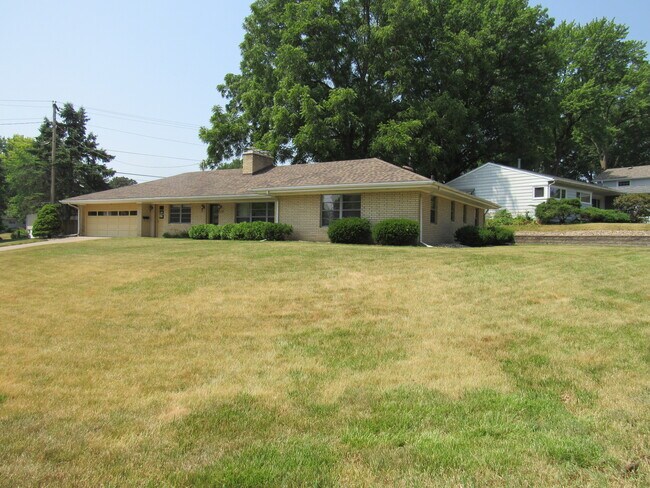 Building Photo - 1012 16th 1/2 St