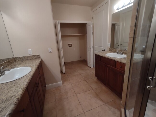 Building Photo - Desirable Black Rock Condo - Quite/Peaceful