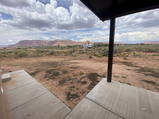 Building Photo - 2255 S Hopi Dr
