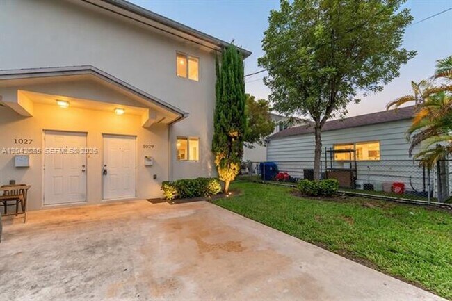 Building Photo - 1029 SW 11th Ave