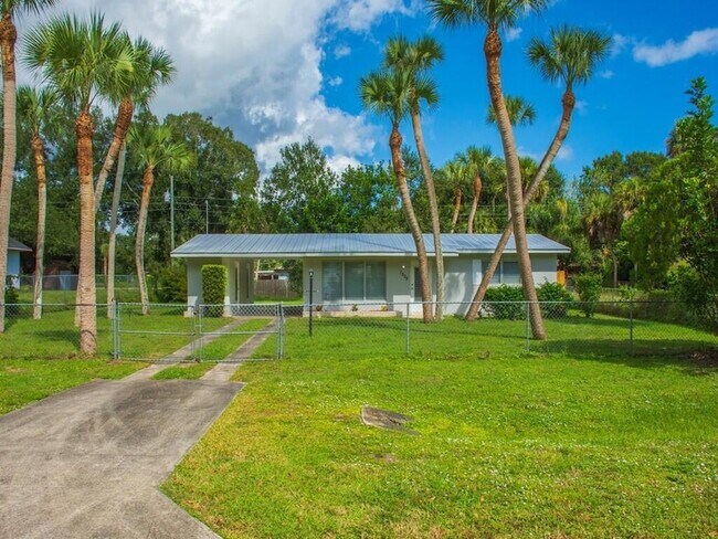 Building Photo - 7502 Pacific Ave