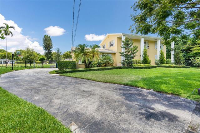 Building Photo - 11401 SW 72nd Plz