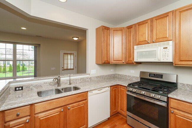 Building Photo - 13325 Oakwood Ave