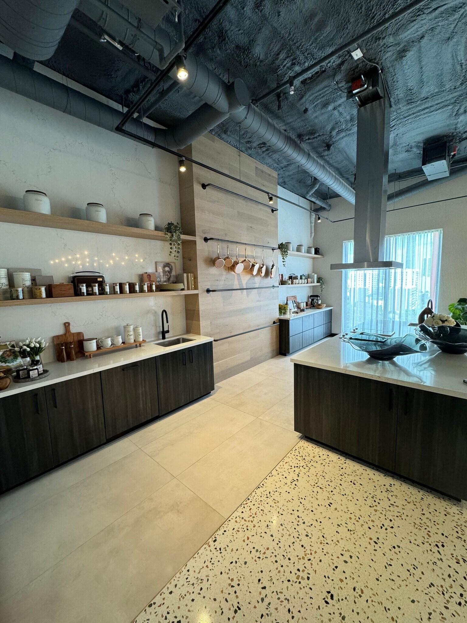 Building Photo - 132 NE 22nd St