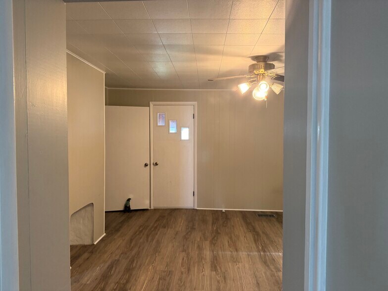 Small hall with closet/pantry from second bedroom to living room - 820 E Washington St