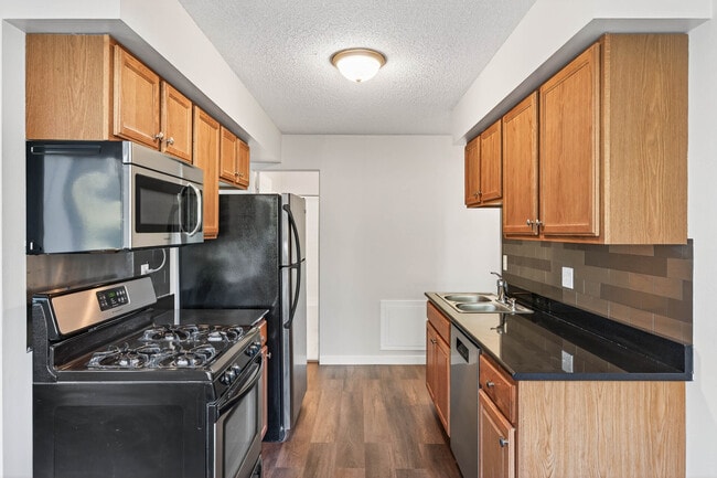 Building Photo - Rosco Apts-2720