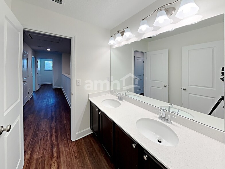 Building Photo - 1009 Walden Woods Dr